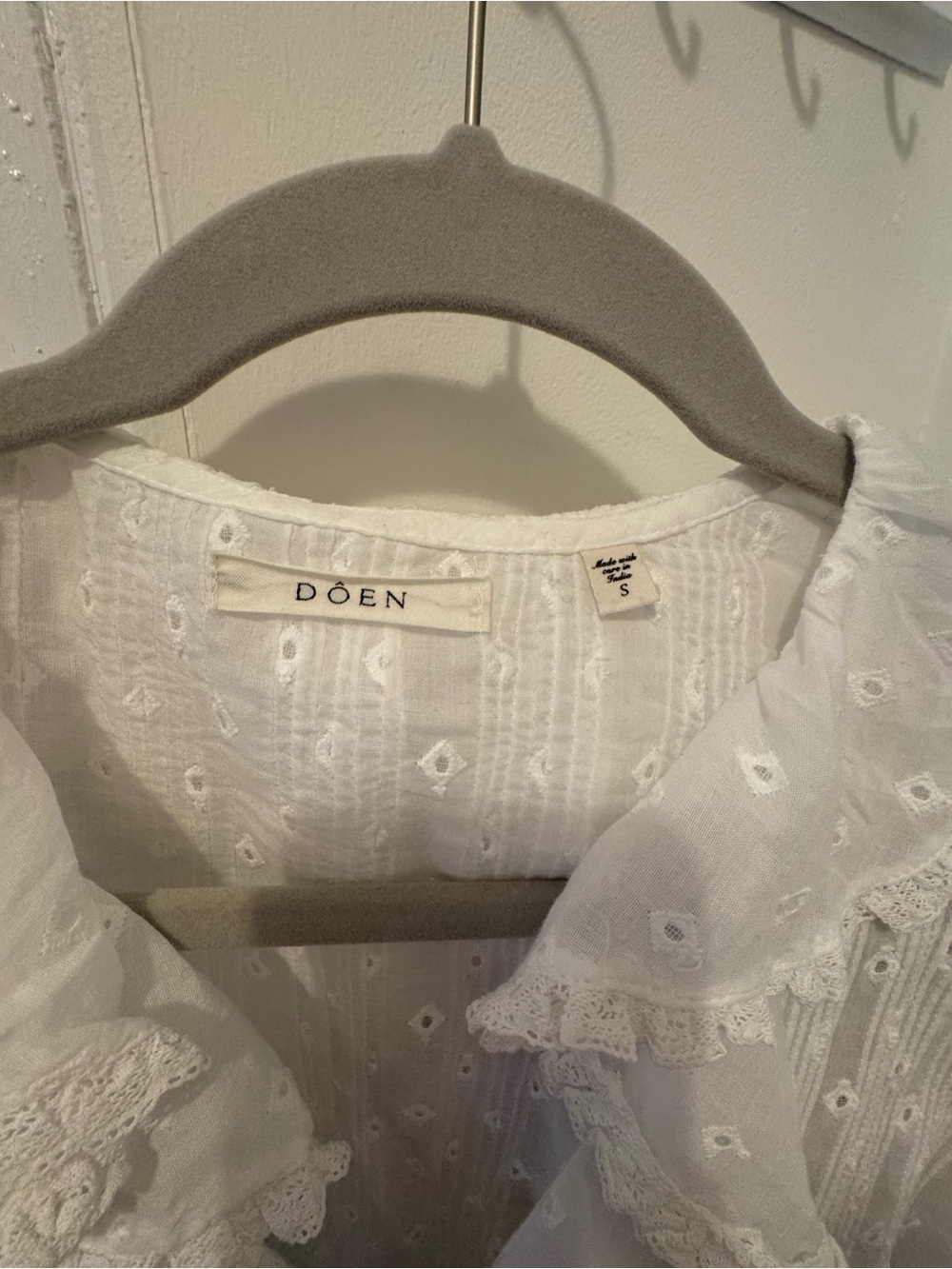 NWOT Dôen White Ruffled Hardy Top with Cutouts PLS READ DESCRIPTION!!! - Picture 5 of 5